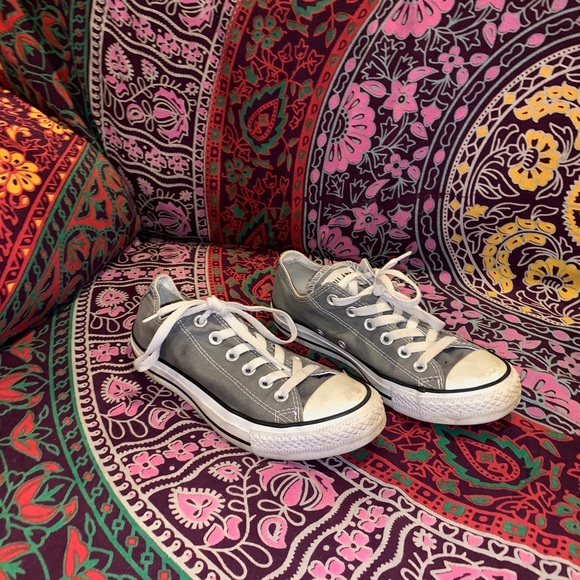 Size 7 women’s converse - Picture 3 of 3
